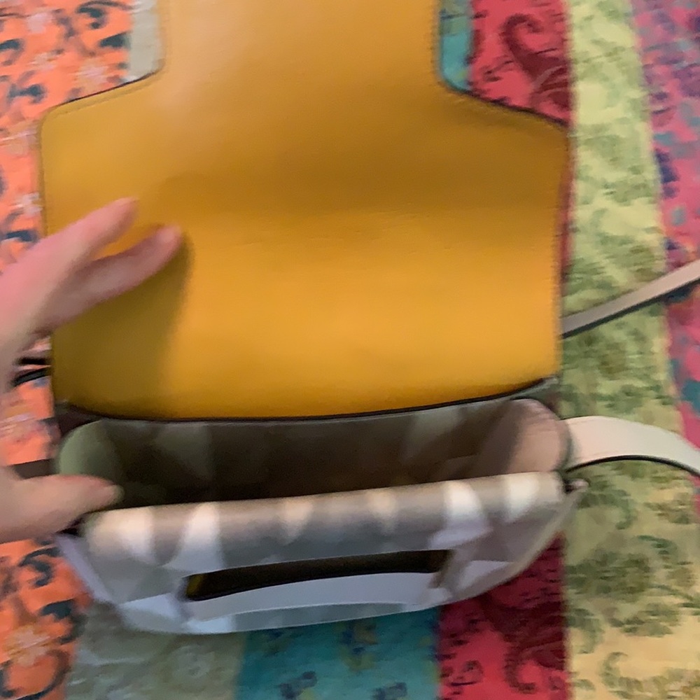 Modern Tory Burch purse - Picture 7 of 8